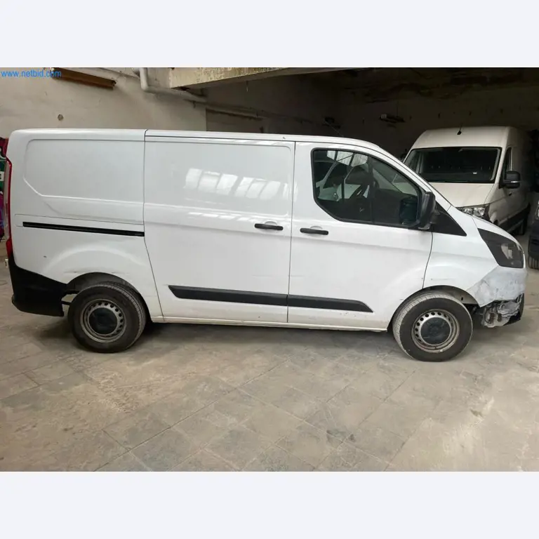 Vehículos de una empresa de transportes-1