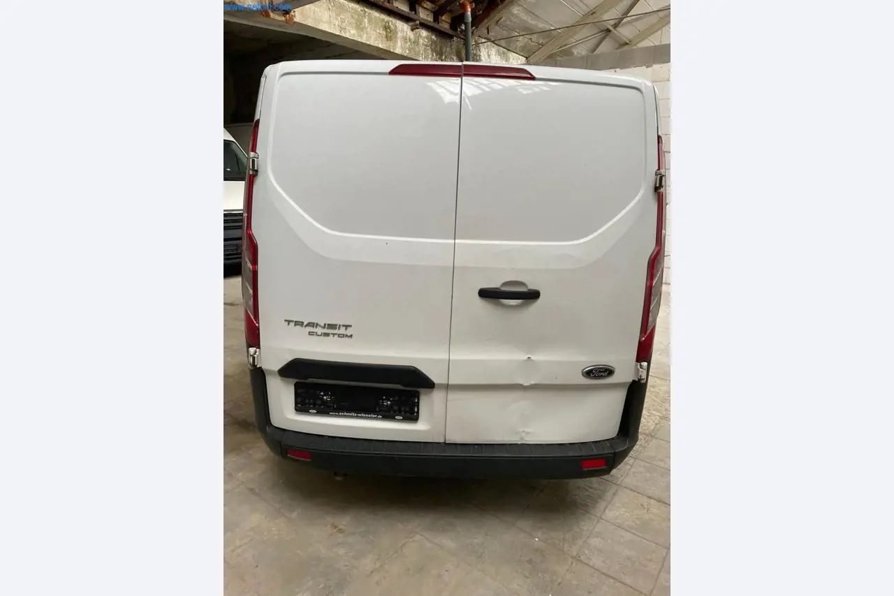 Vehículos de una empresa de transportes-6