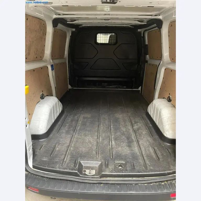 Vehículos de una empresa de transportes-7