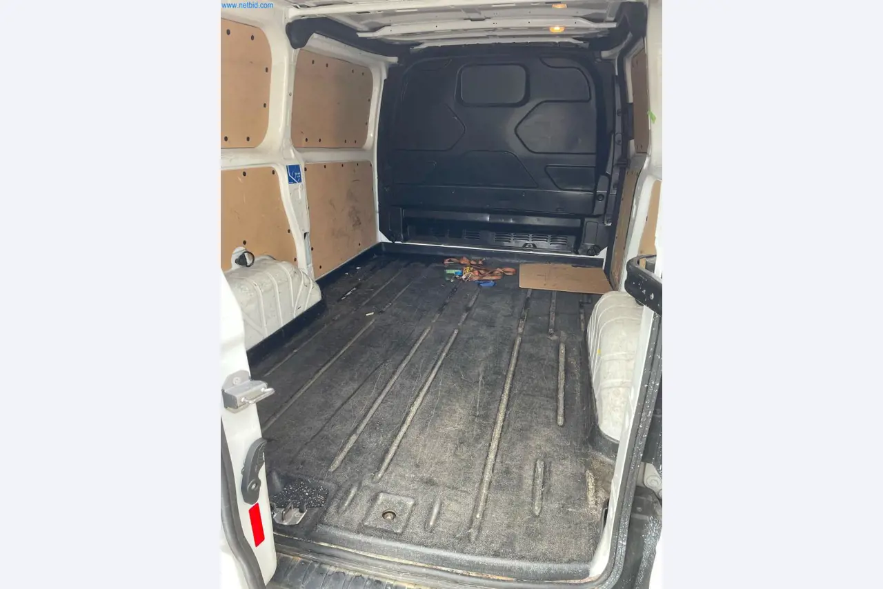Vehículos de una empresa de transportes-10