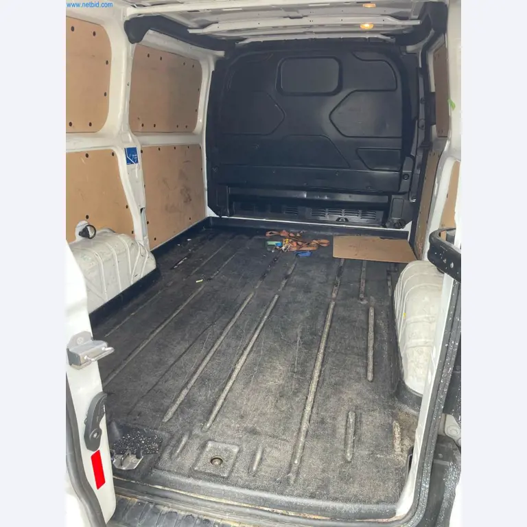 Vehículos de una empresa de transportes-10