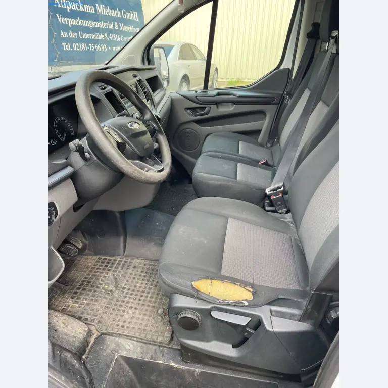 Vehículos de una empresa de transportes-11