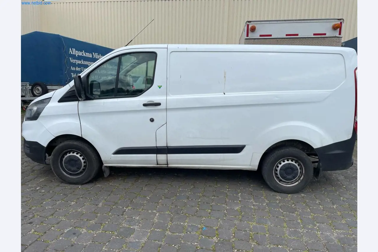 Vehículos de una empresa de transportes-1