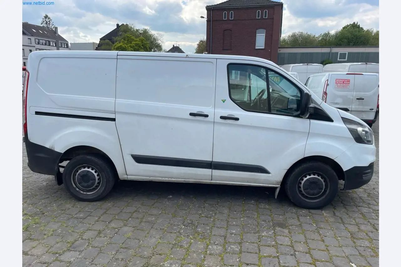 Vehículos de una empresa de transportes-2