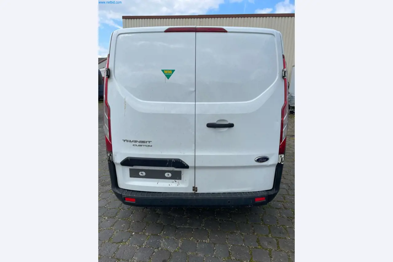 Vehículos de una empresa de transportes-8