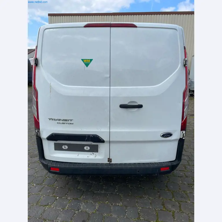 Vehículos de una empresa de transportes-8