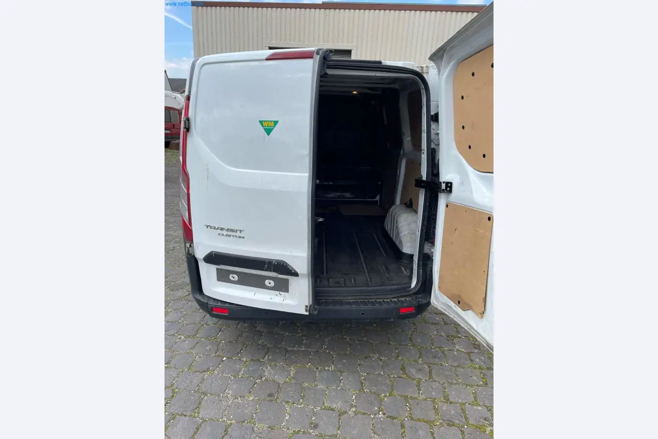 Vehículos de una empresa de transportes-9