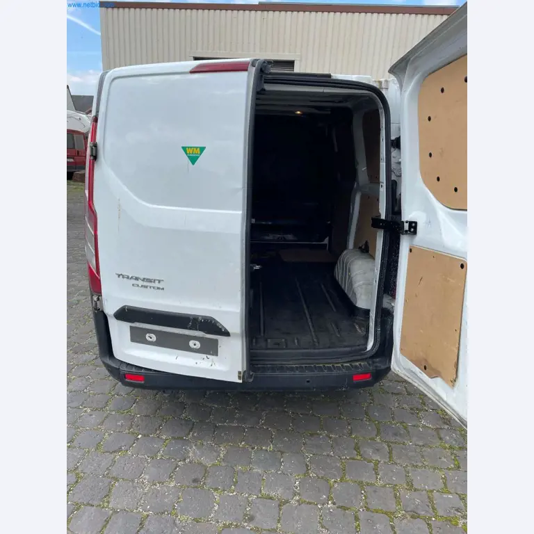 Vehículos de una empresa de transportes-9
