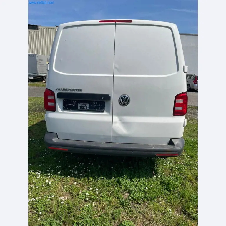 Vehículos de una empresa de transportes-8