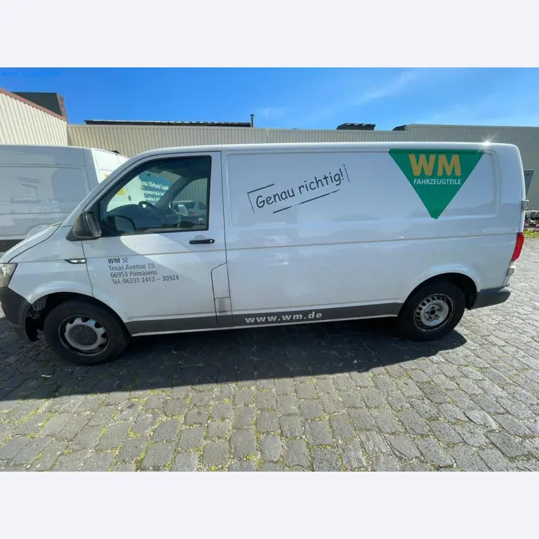 Vehículos de una empresa de transportes-1