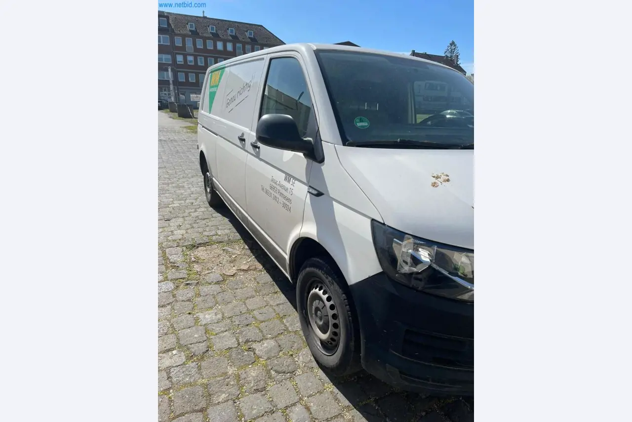 Vehículos de una empresa de transportes-5