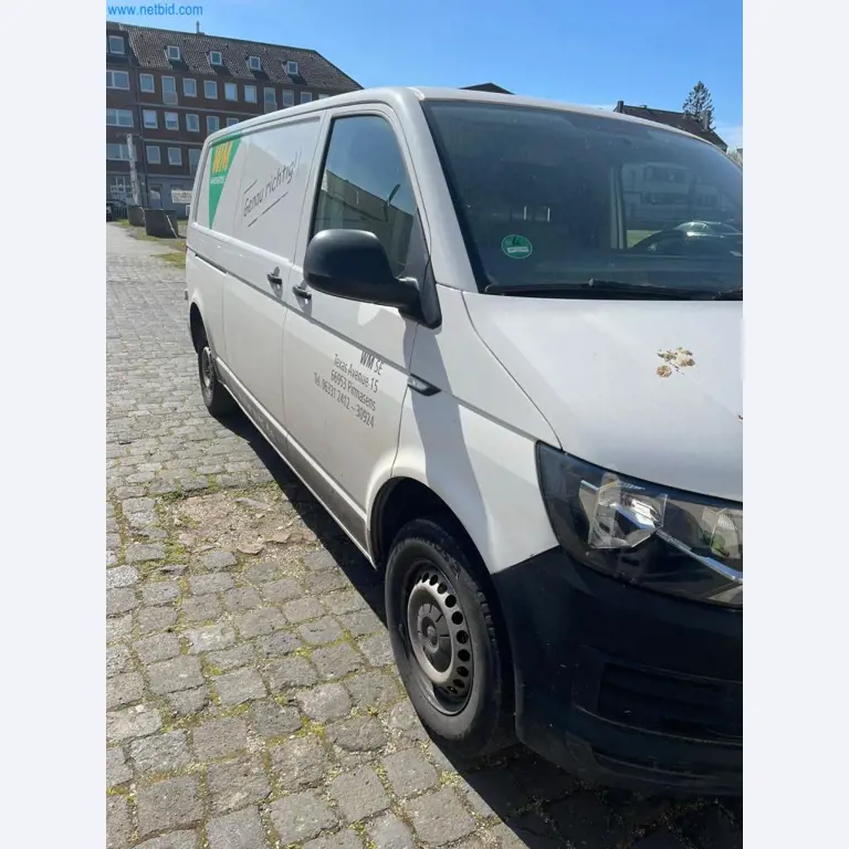 Vehículos de una empresa de transportes-5