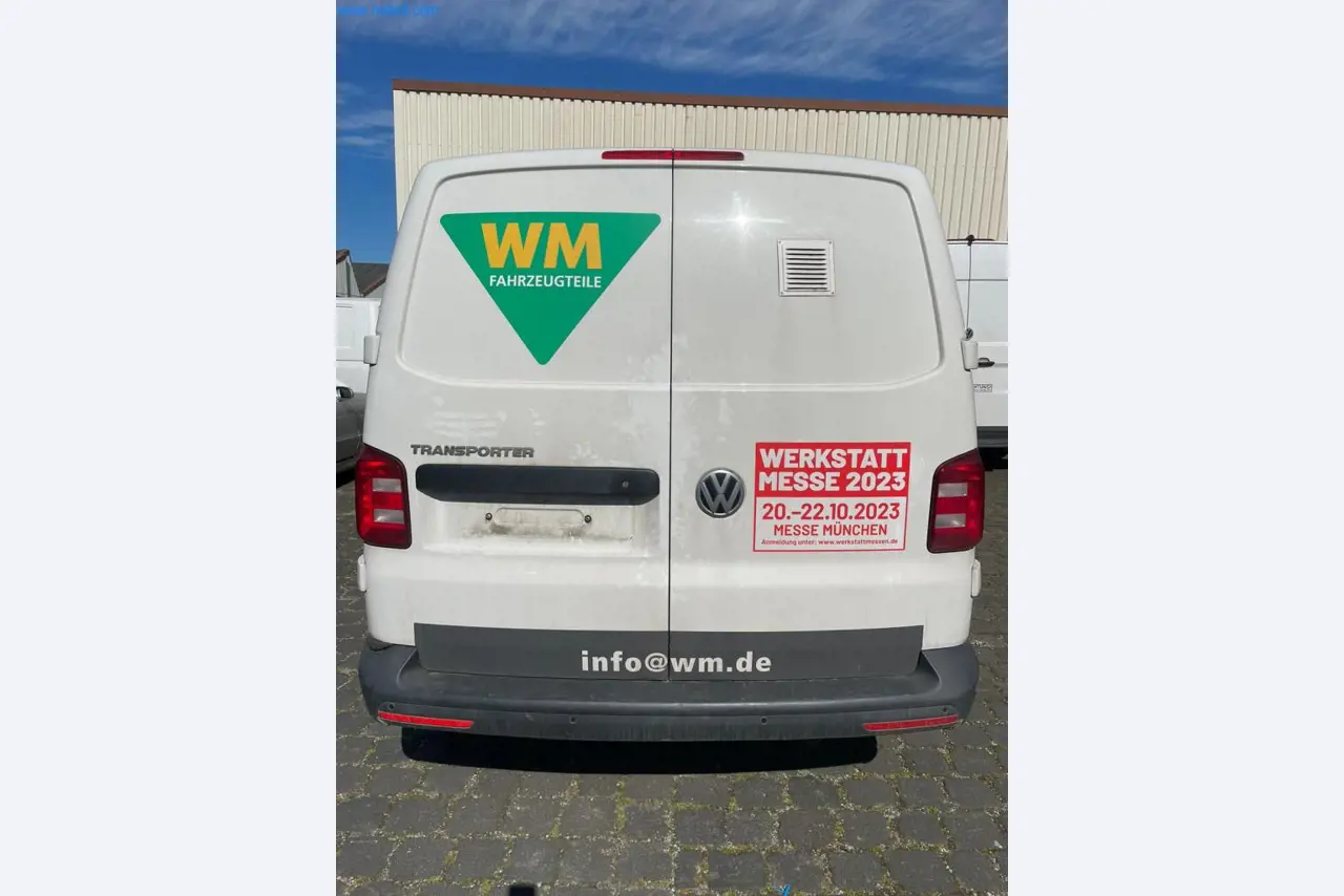 Vehículos de una empresa de transportes-7