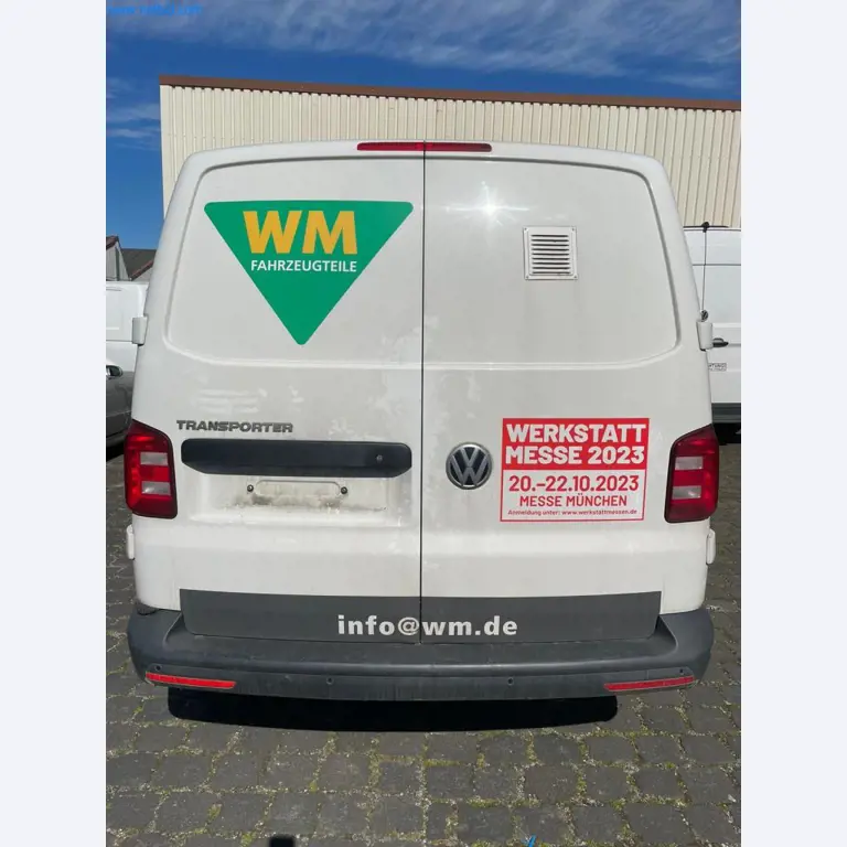 Vehículos de una empresa de transportes-7