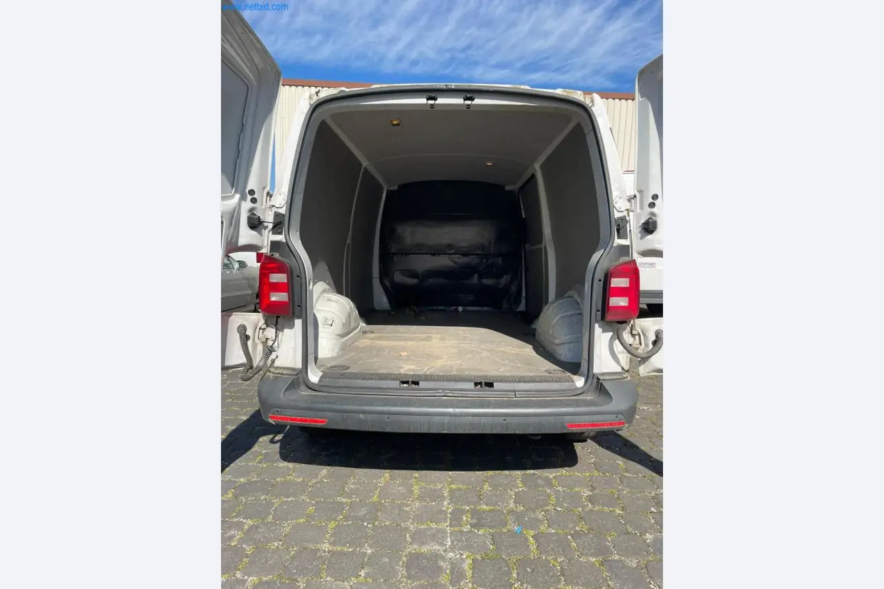Vehículos de una empresa de transportes-8