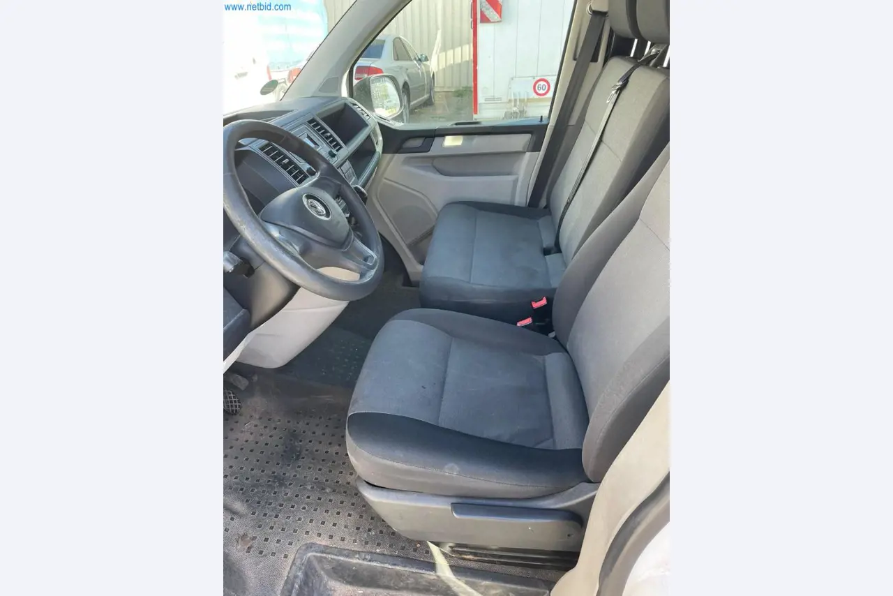 Vehículos de una empresa de transportes-9