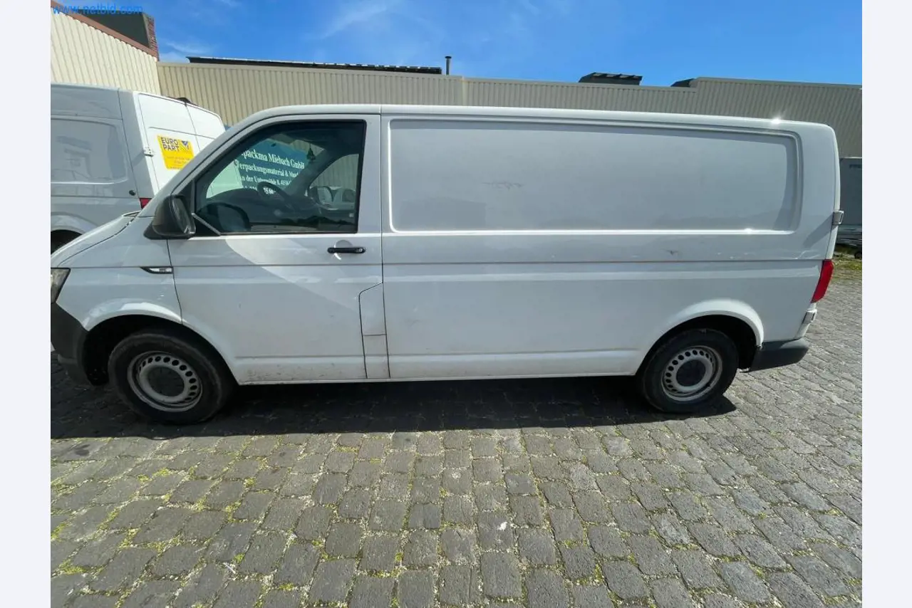 Vehículos de una empresa de transportes-1