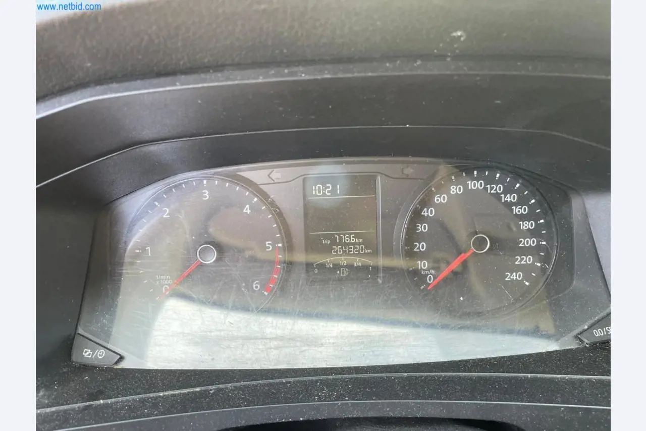 Vehículos de una empresa de transportes-3