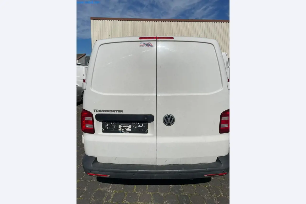 Vehículos de una empresa de transportes-8