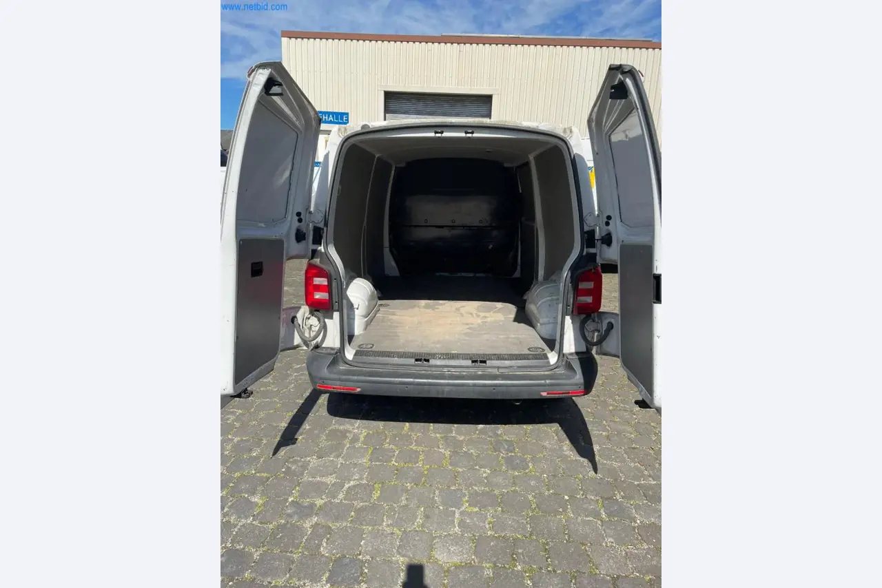 Vehículos de una empresa de transportes-9
