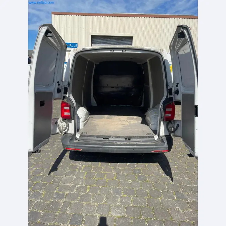 Vehículos de una empresa de transportes-9