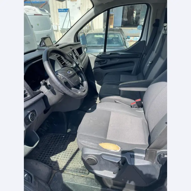 Vehículos de una empresa de transportes-11