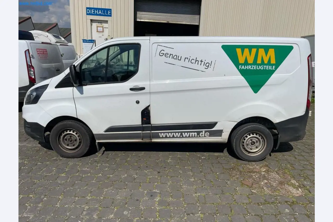 Vehículos de una empresa de transportes-1