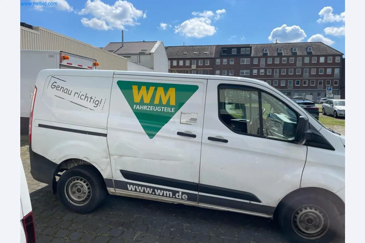 Vehículos de una empresa de transportes-2