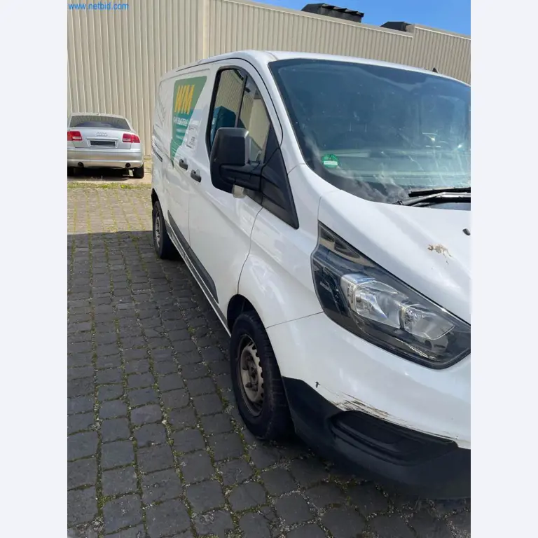 Vehículos de una empresa de transportes-6