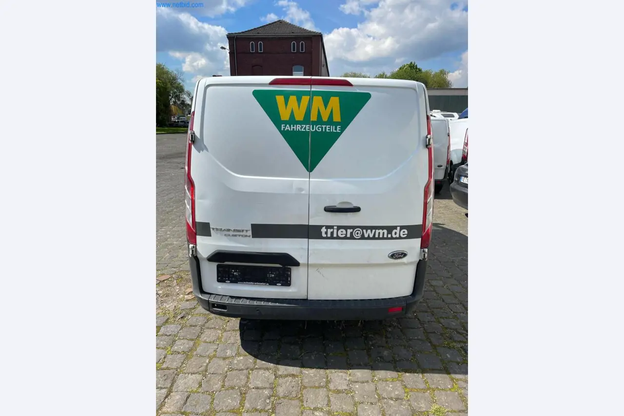Vehículos de una empresa de transportes-8