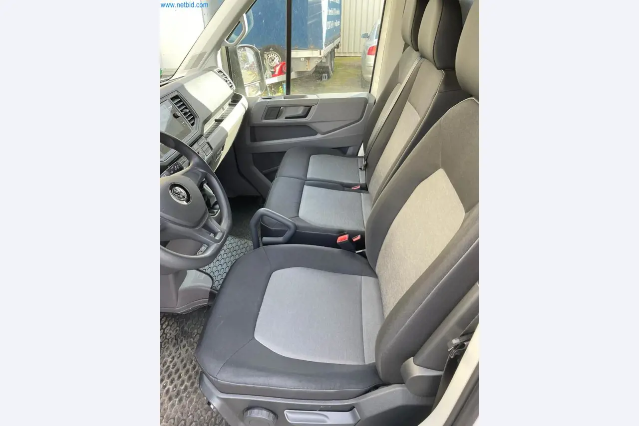 Vehículos de una empresa de transportes-11