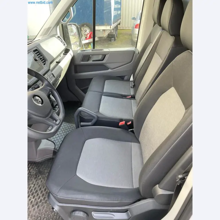 Vehículos de una empresa de transportes-11