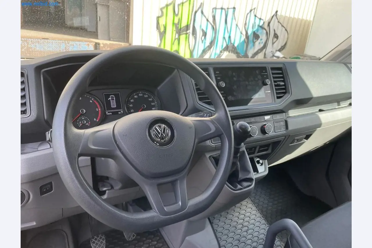 Vehículos de una empresa de transportes-12