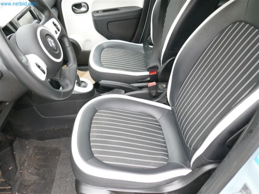 Vehicles of the nursing service-8