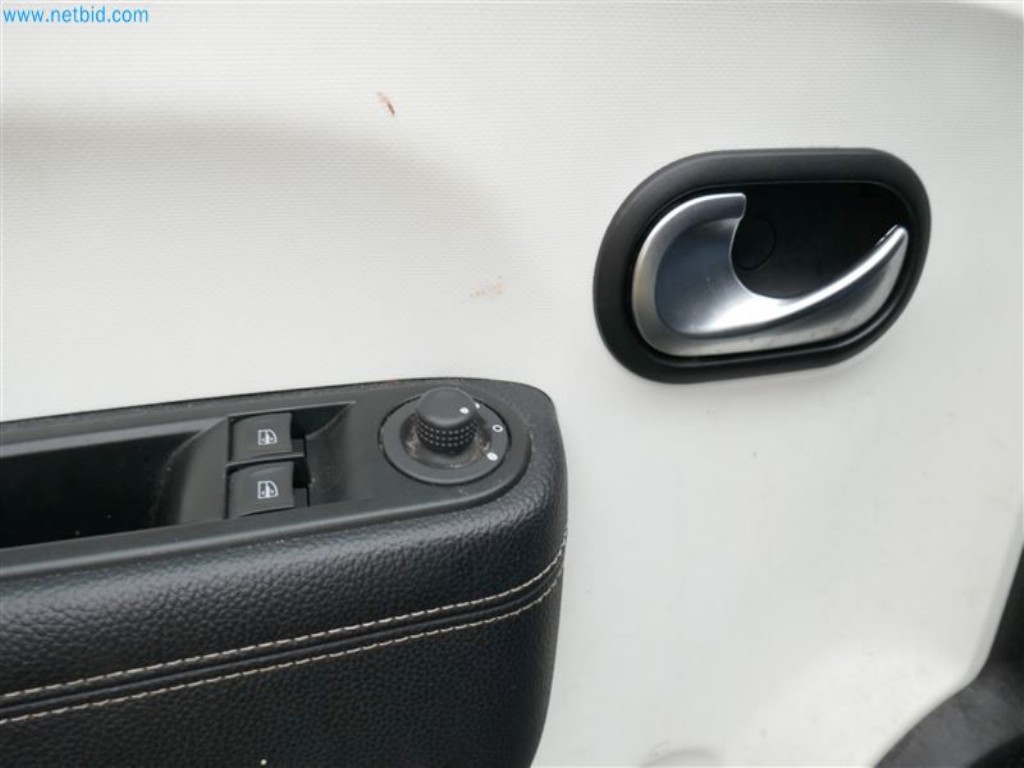 Veículos do serviço de enfermagem-12