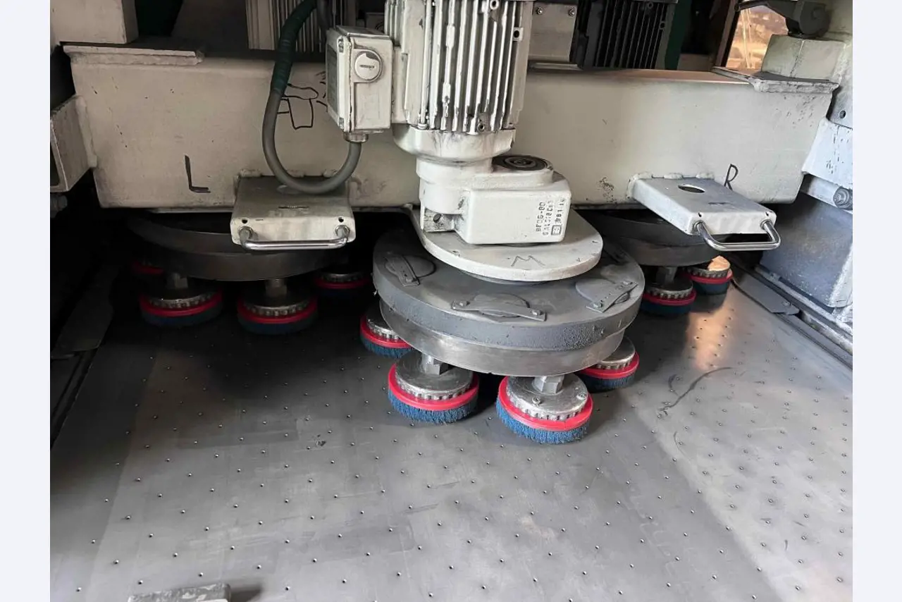 Equipamiento mecánico para una fábrica de productos metálicos-2