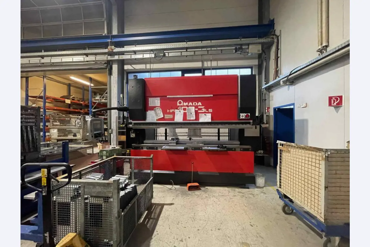 Equipamiento mecánico para una fábrica de productos metálicos-1