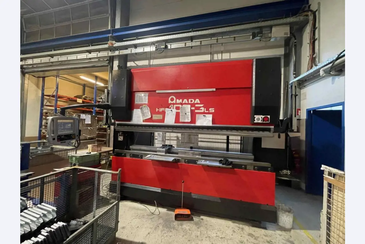 Equipamiento mecánico para una fábrica de productos metálicos-2
