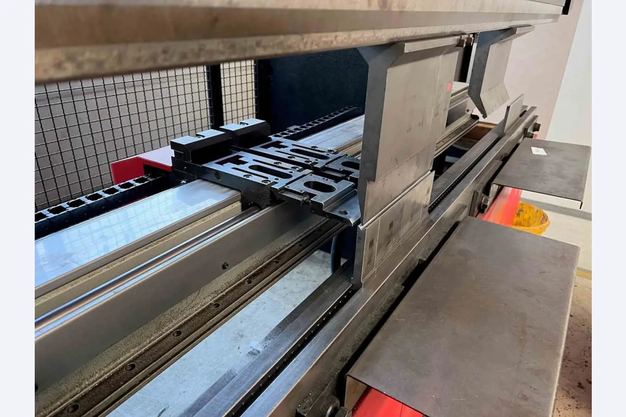Equipamiento mecánico para una fábrica de productos metálicos-5