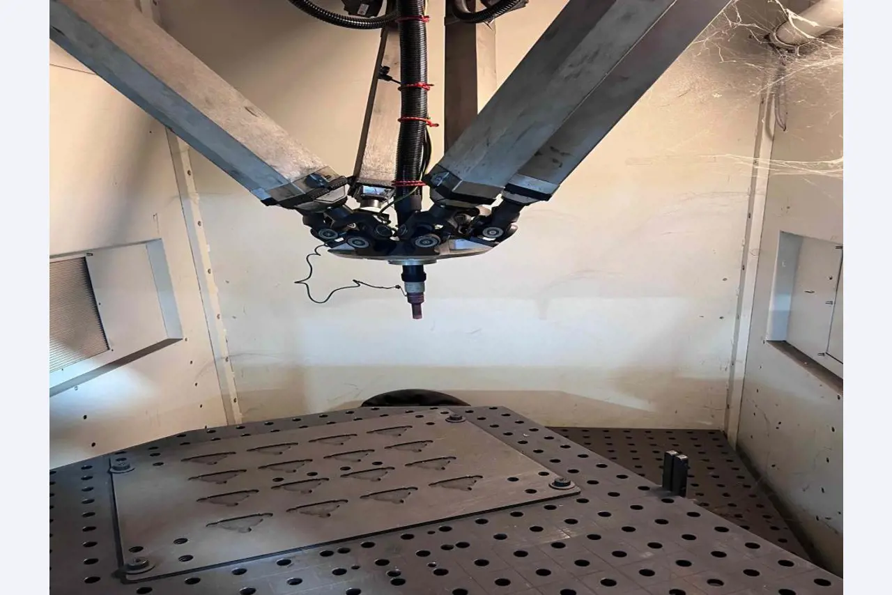 Equipamiento mecánico para una fábrica de productos metálicos-2