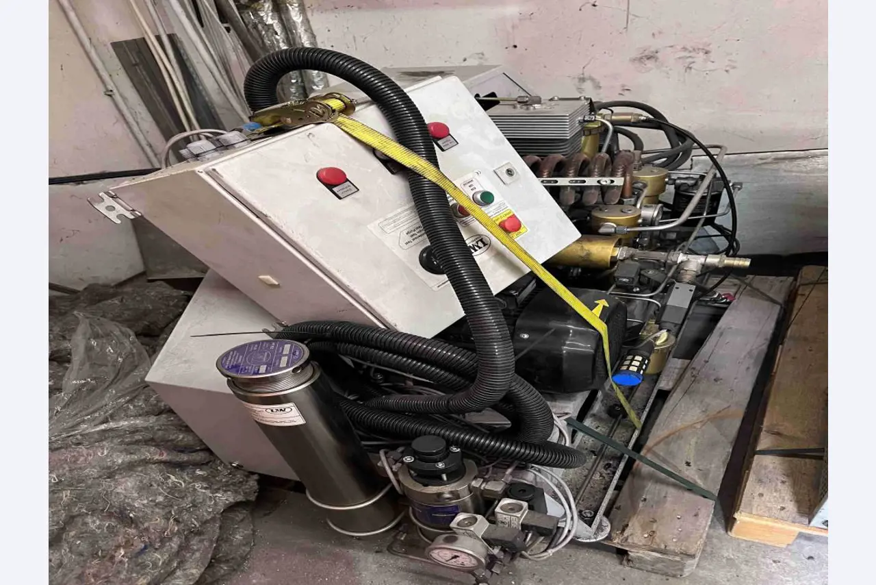Equipamiento mecánico para una fábrica de productos metálicos-1