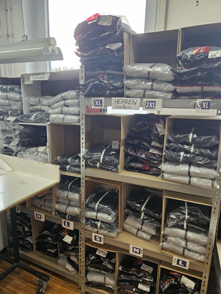 Zapasy i sprzęt biurowy-12