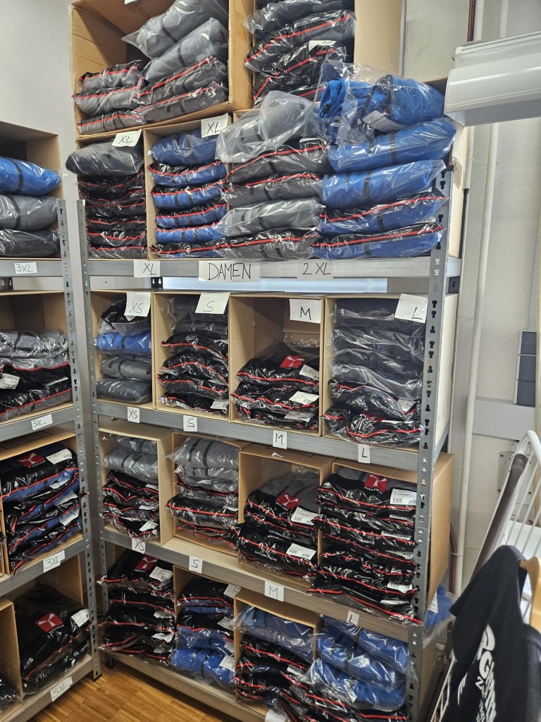 Zapasy i sprzęt biurowy-15