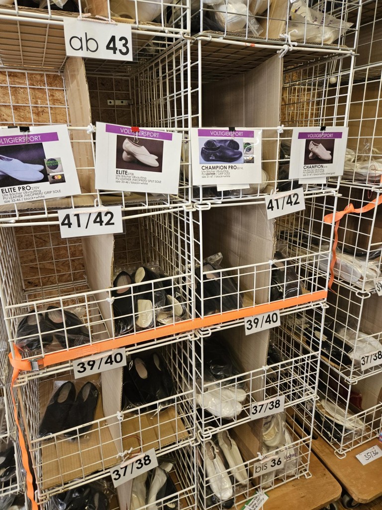 Zapasy i sprzęt biurowy-3