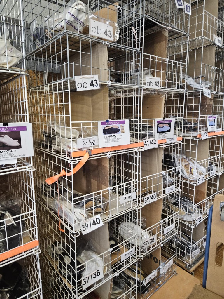 Zapasy i sprzęt biurowy-4