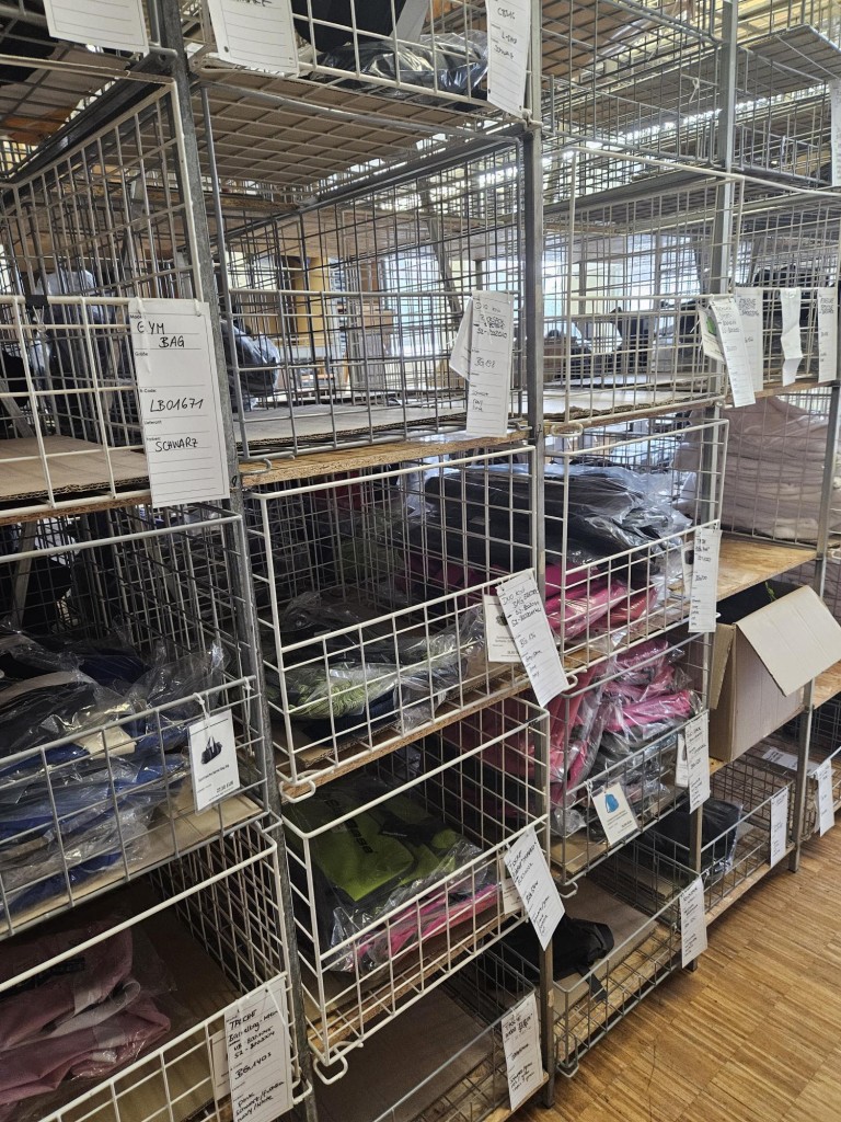 Zapasy i sprzęt biurowy-5