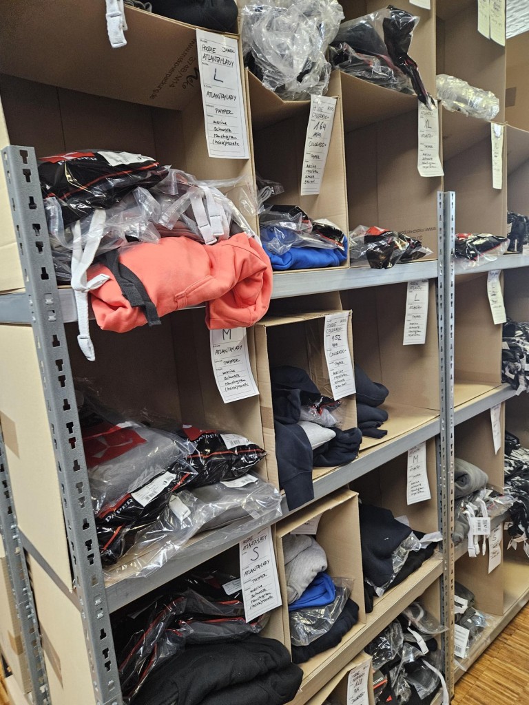 Zapasy i sprzęt biurowy-6