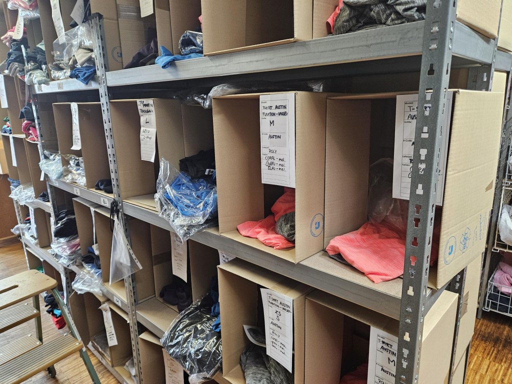 Zapasy i sprzęt biurowy-7