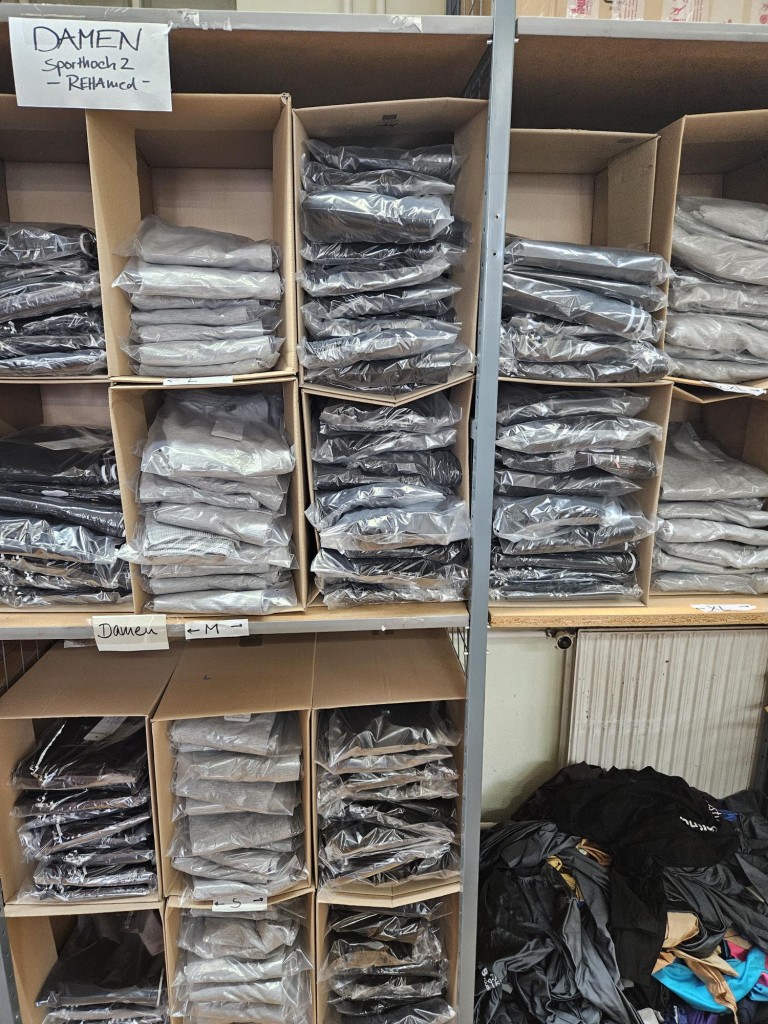 Zapasy i sprzęt biurowy-8