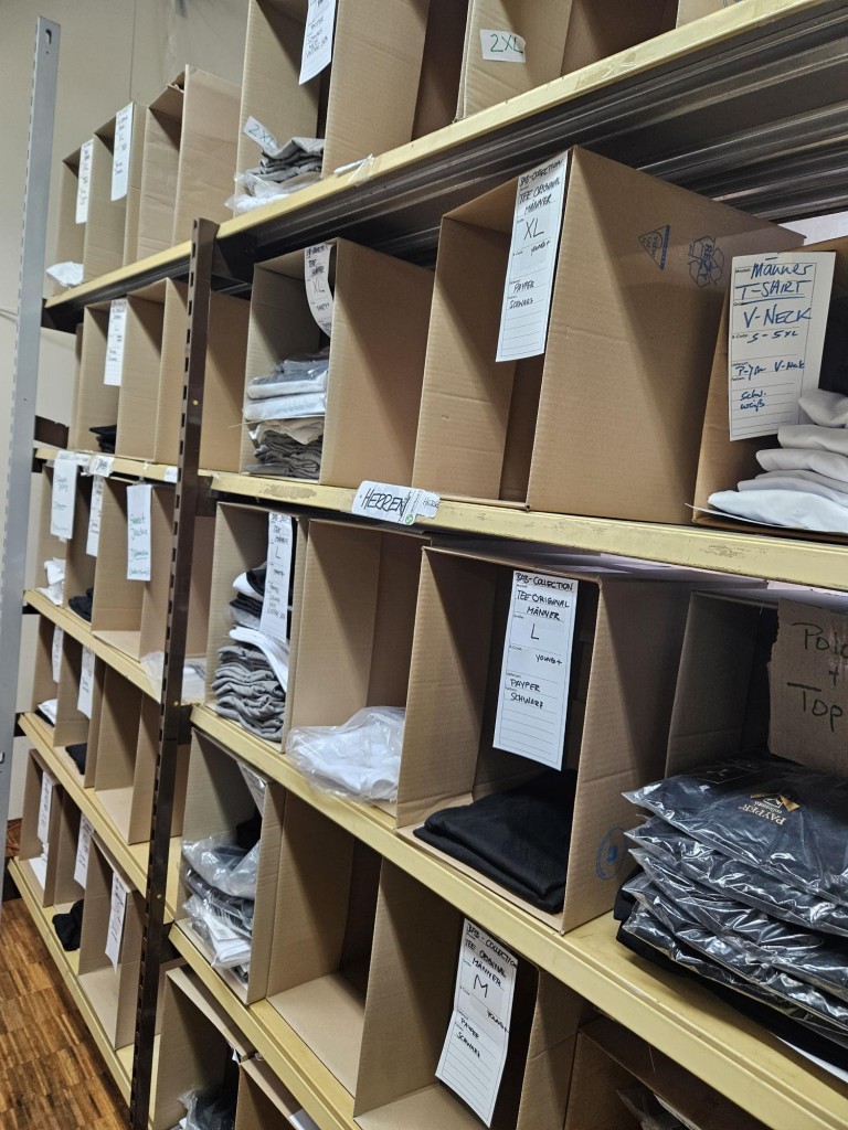 Zapasy i sprzęt biurowy-9